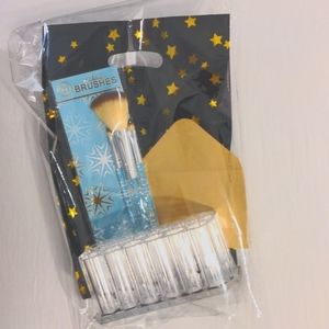 Makeup Brush Holder and Makeup Brush Gift Set